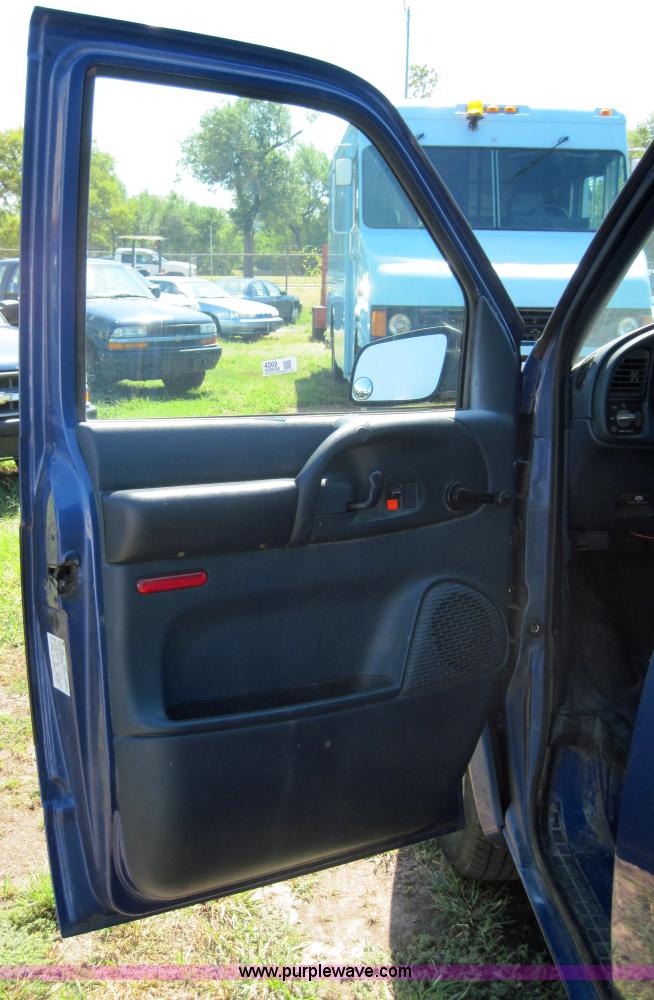 image for item 4069 1996 Chevrolet Astro Van
