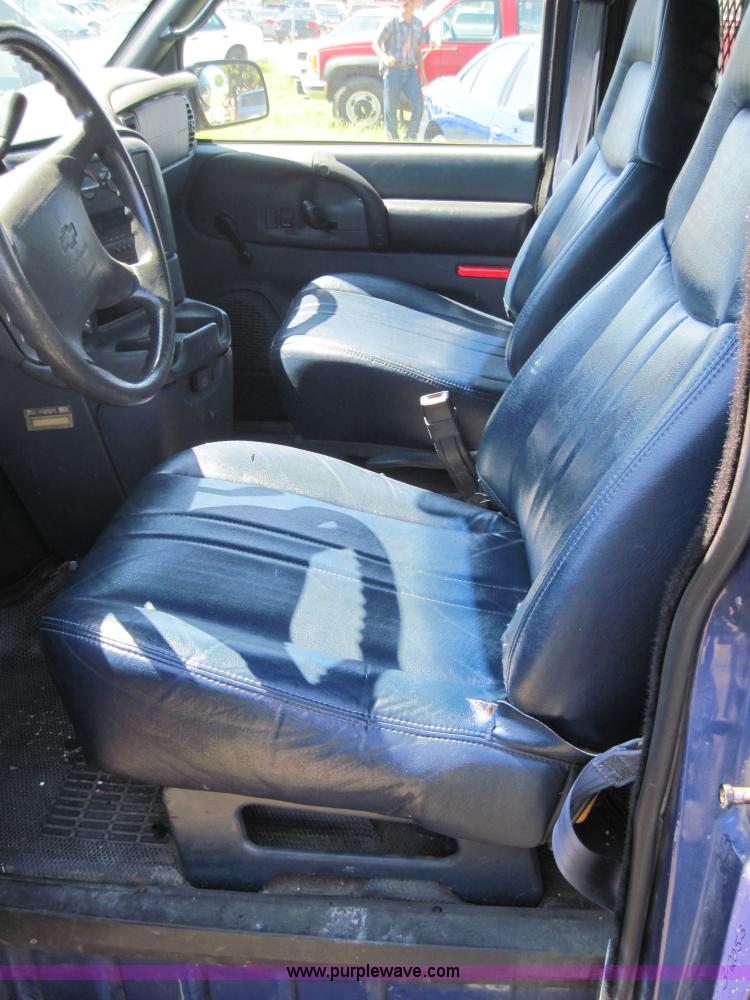 image for item 4069 1996 Chevrolet Astro Van