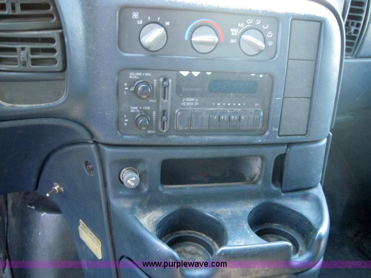 image for item 4069 1996 Chevrolet Astro Van