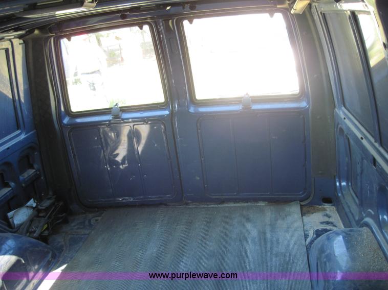 image for item 4069 1996 Chevrolet Astro Van