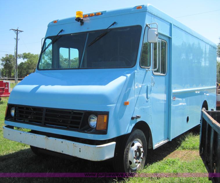 image for item 4070 2000 Freightliner MT55 step van