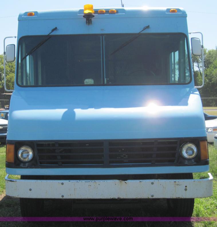image for item 4070 2000 Freightliner MT55 step van