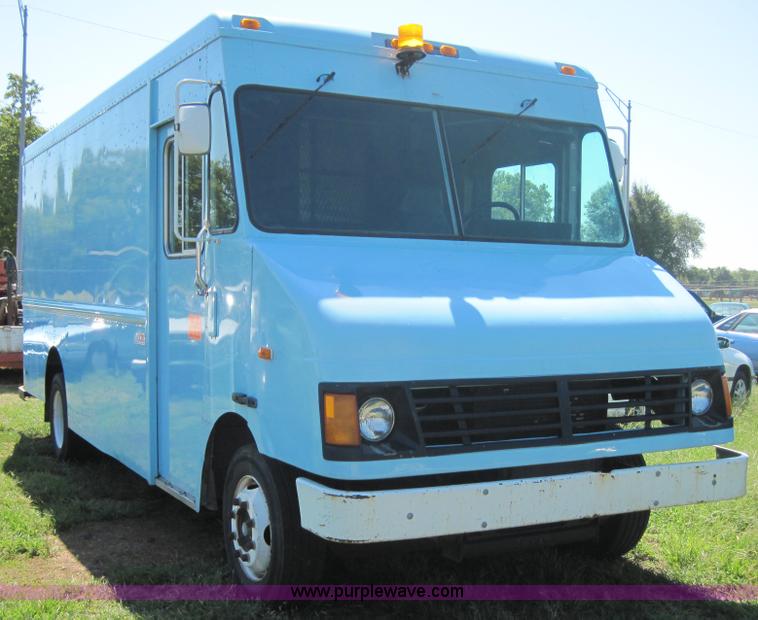 image for item 4070 2000 Freightliner MT55 step van