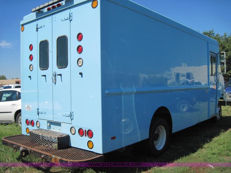 image for item 4070 2000 Freightliner MT55 step van