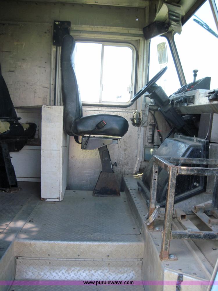 image for item 4070 2000 Freightliner MT55 step van