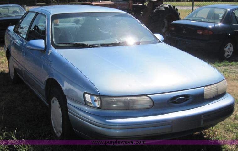 image for item 4072 1995 Ford Taurus