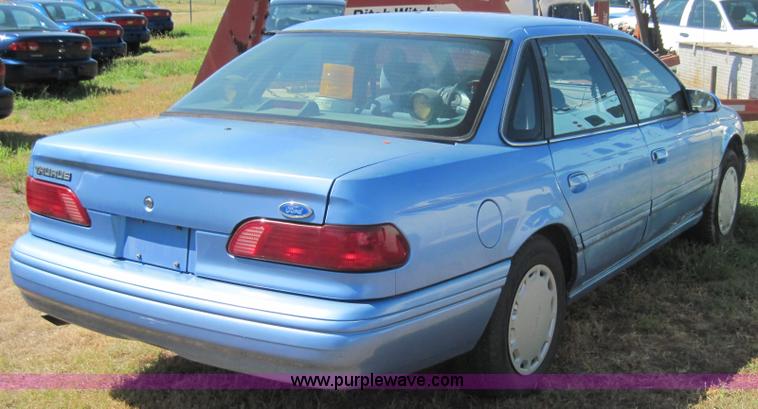 image for item 4072 1995 Ford Taurus