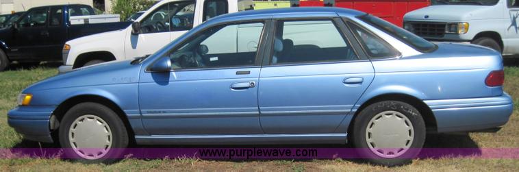 image for item 4072 1995 Ford Taurus