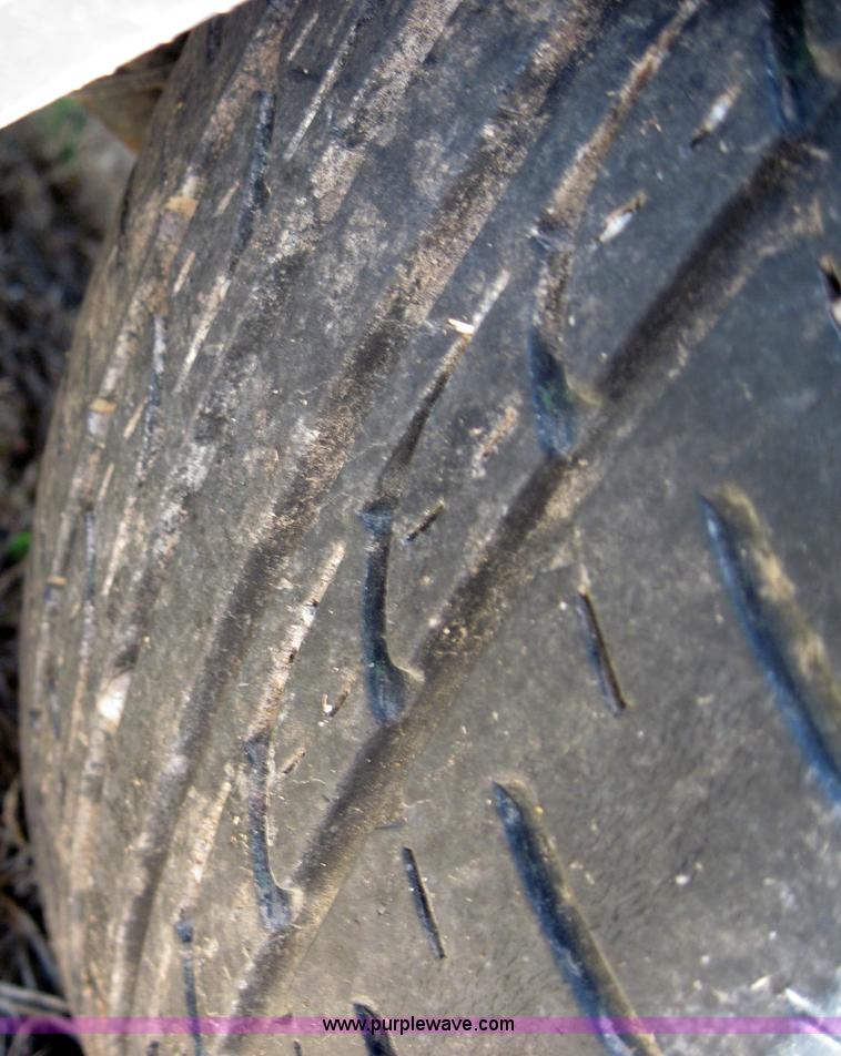 image for item 4072 1995 Ford Taurus