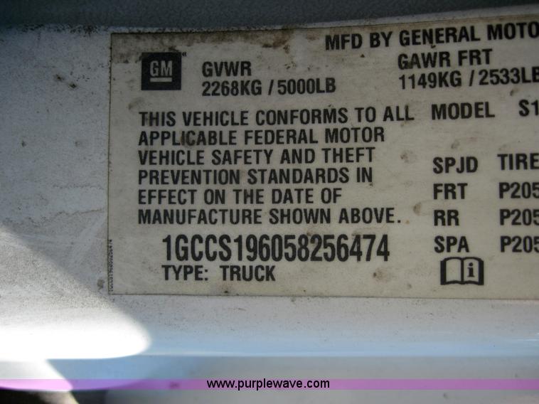 image for item 4073 2005 Chevrolet Colorado pickup truck