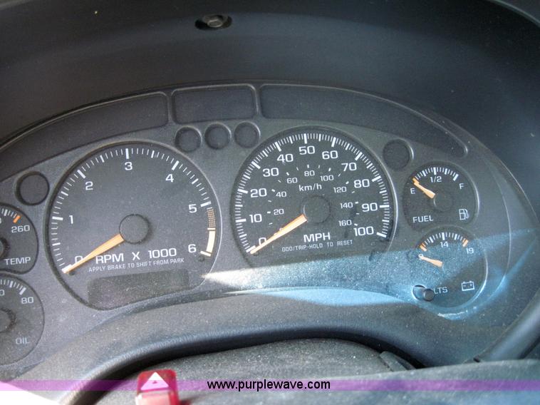 image for item 4074 2002 Chevrolet S10 pickup truck