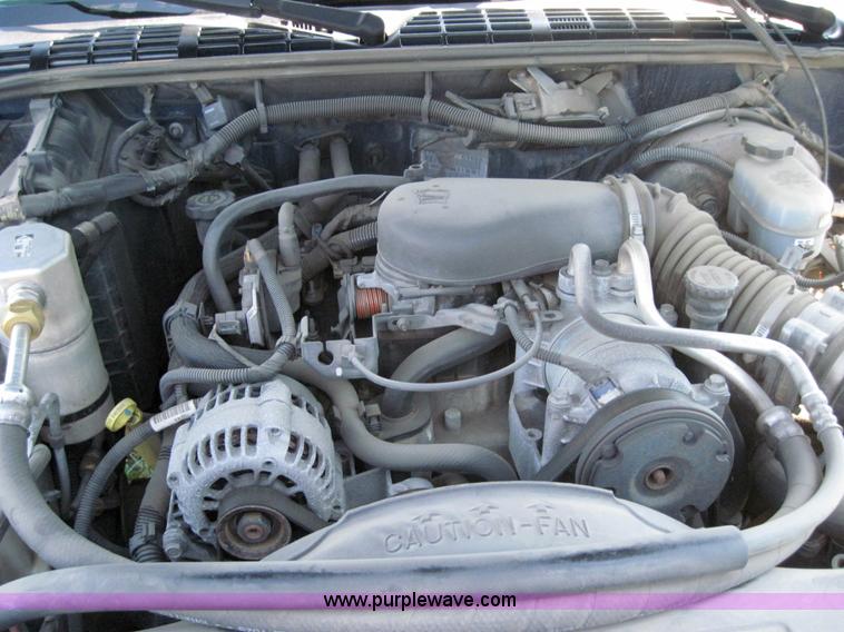 image for item 4074 2002 Chevrolet S10 pickup truck