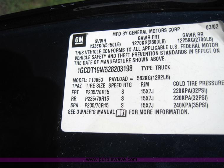 image for item 4074 2002 Chevrolet S10 pickup truck