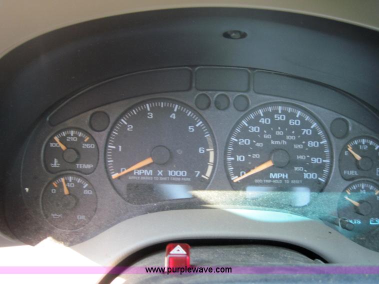 image for item 4075 2002 Chevrolet S10 pickup truck