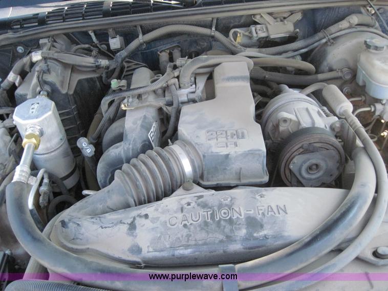 image for item 4075 2002 Chevrolet S10 pickup truck