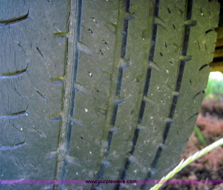 image for item 4076 2002 Chevrolet S10 pickup truck