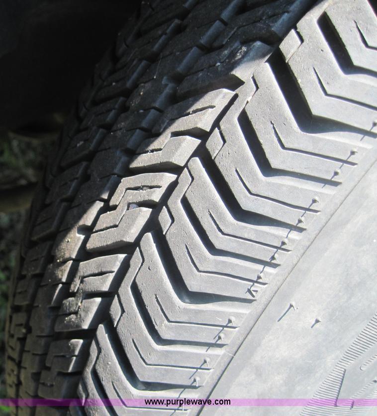 image for item 4076 2002 Chevrolet S10 pickup truck