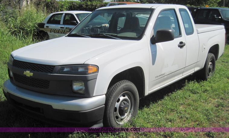 image for item 4077 2005 Chevrolet Colorado extended cab pickup truck