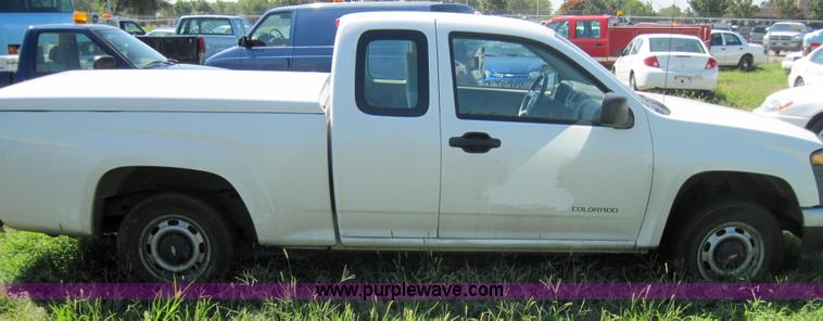 image for item 4077 2005 Chevrolet Colorado extended cab pickup truck