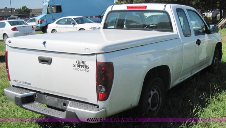 image for item 4077 2005 Chevrolet Colorado extended cab pickup truck