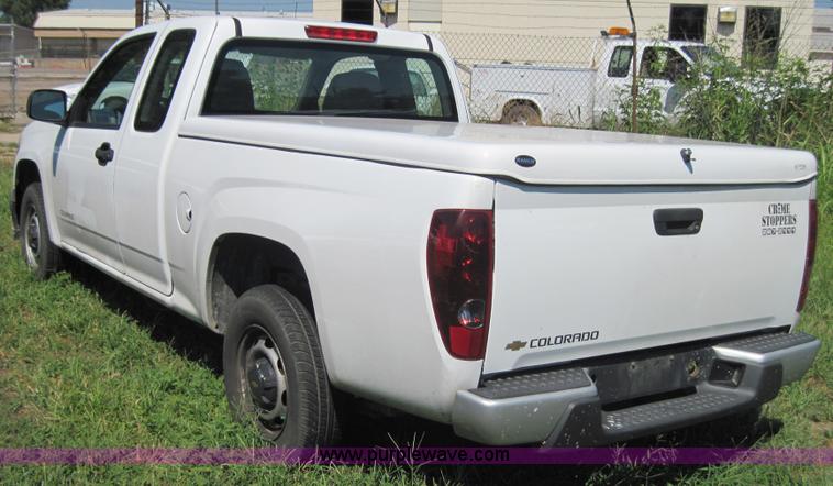image for item 4077 2005 Chevrolet Colorado extended cab pickup truck