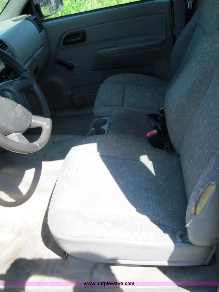 image for item 4077 2005 Chevrolet Colorado extended cab pickup truck