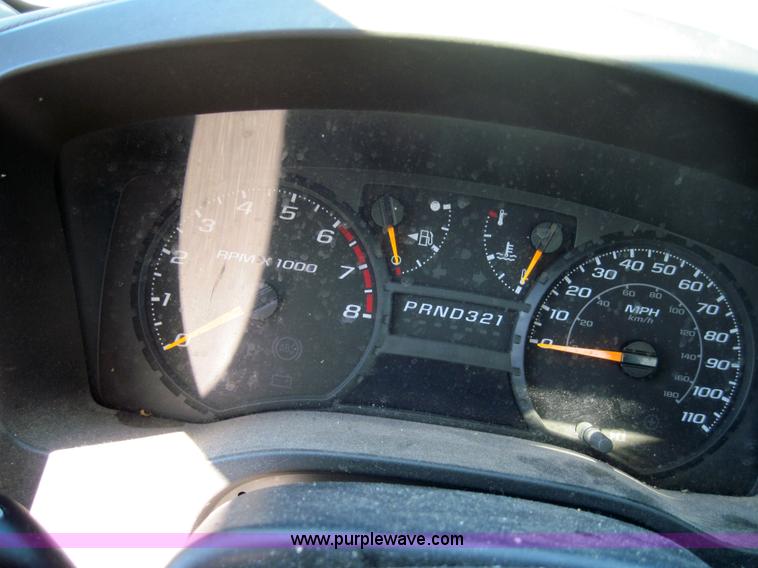 image for item 4077 2005 Chevrolet Colorado extended cab pickup truck