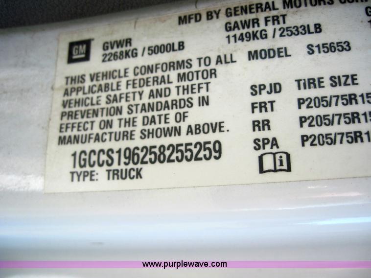 image for item 4077 2005 Chevrolet Colorado extended cab pickup truck