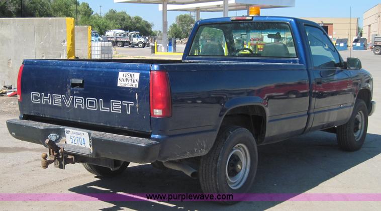 image for item 4128 2000 Chevrolet C2500 pickup truck