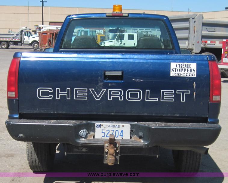 image for item 4128 2000 Chevrolet C2500 pickup truck