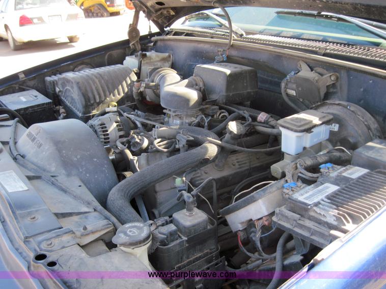 image for item 4128 2000 Chevrolet C2500 pickup truck