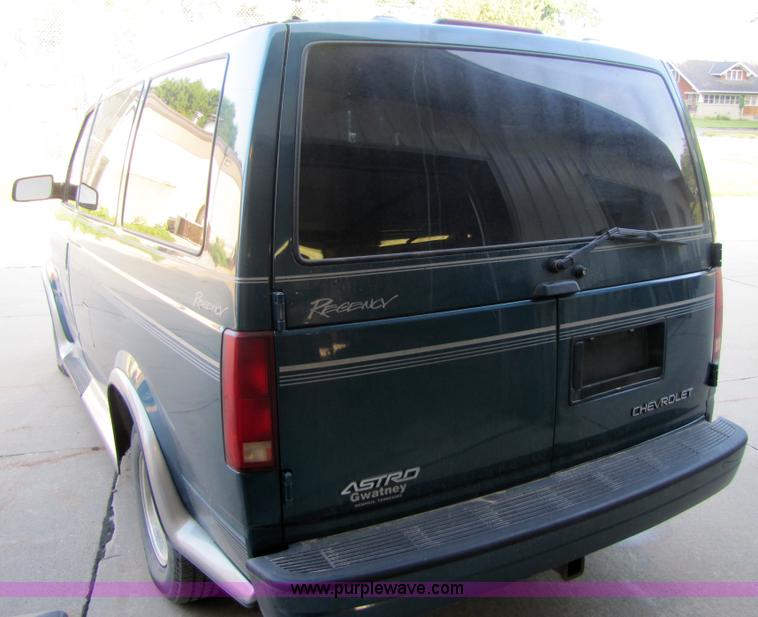 image for item 3593 2000 Chevrolet Astro mini van