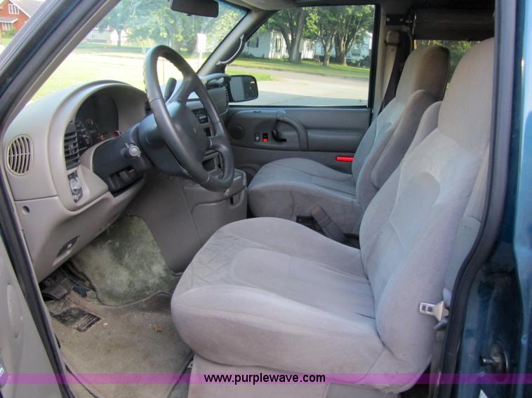 image for item 3593 2000 Chevrolet Astro mini van