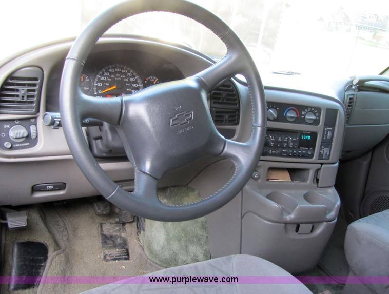 image for item 3593 2000 Chevrolet Astro mini van
