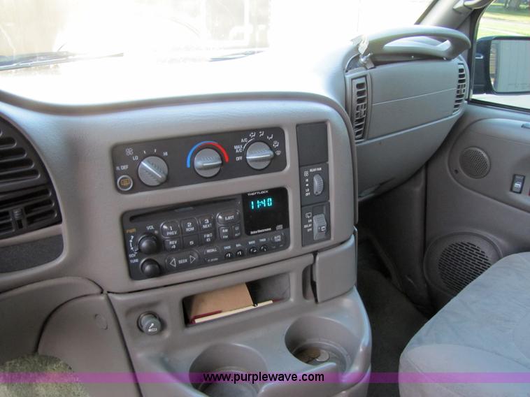 image for item 3593 2000 Chevrolet Astro mini van