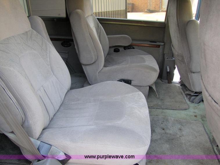 image for item 3593 2000 Chevrolet Astro mini van