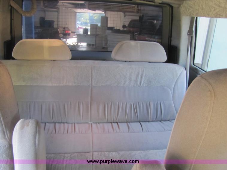 image for item 3593 2000 Chevrolet Astro mini van