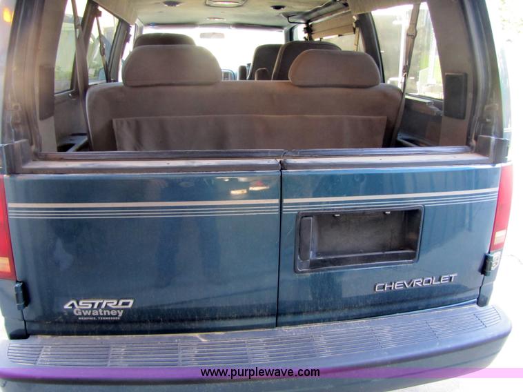 image for item 3593 2000 Chevrolet Astro mini van