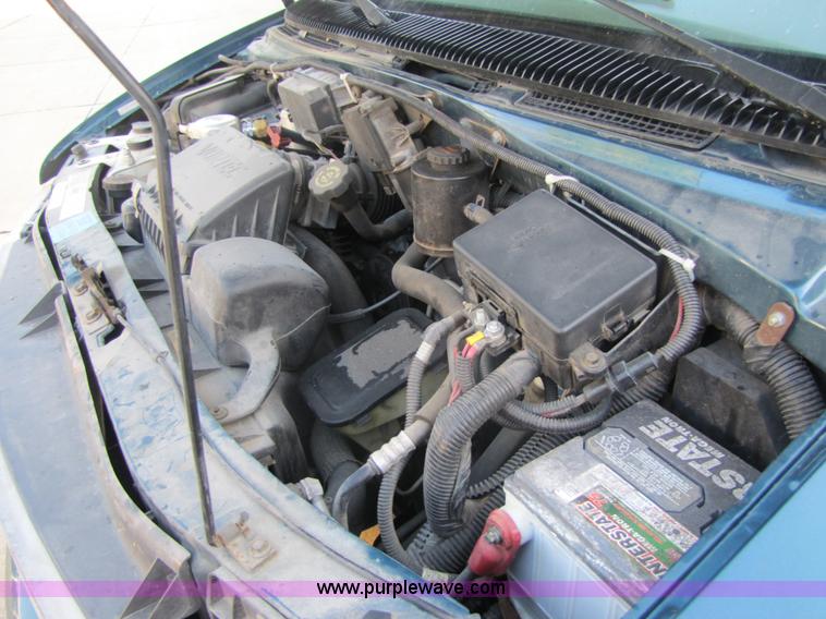 image for item 3593 2000 Chevrolet Astro mini van