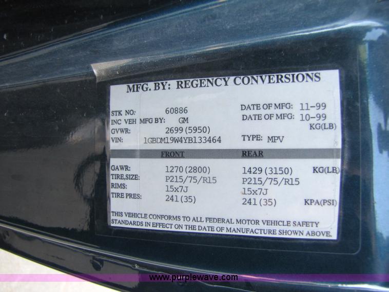 image for item 3593 2000 Chevrolet Astro mini van