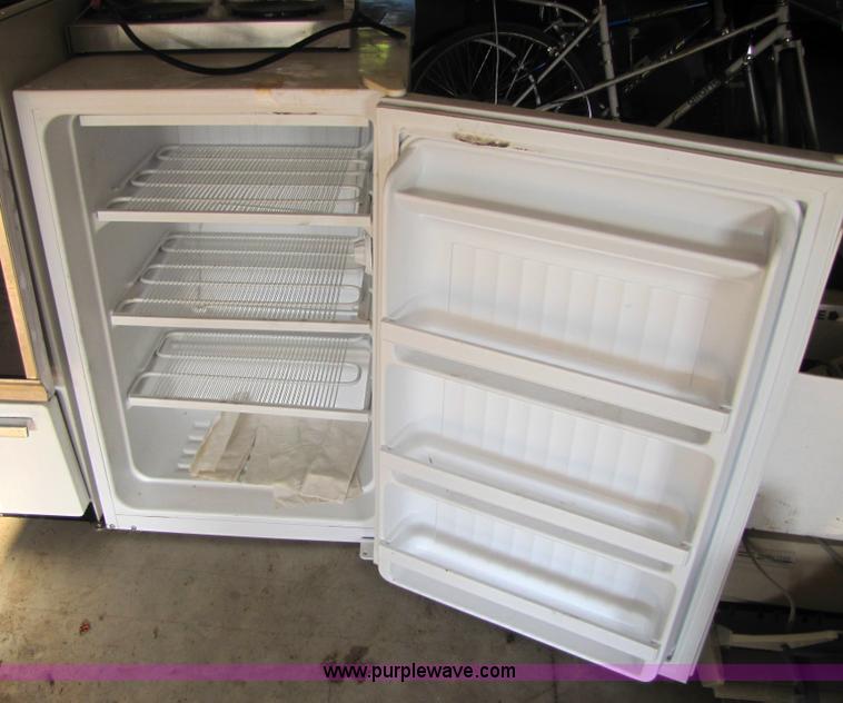 image for item 3595 Assorted appliances