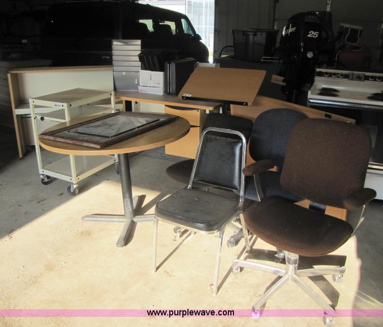 image for item 3598 Assorted office furniture