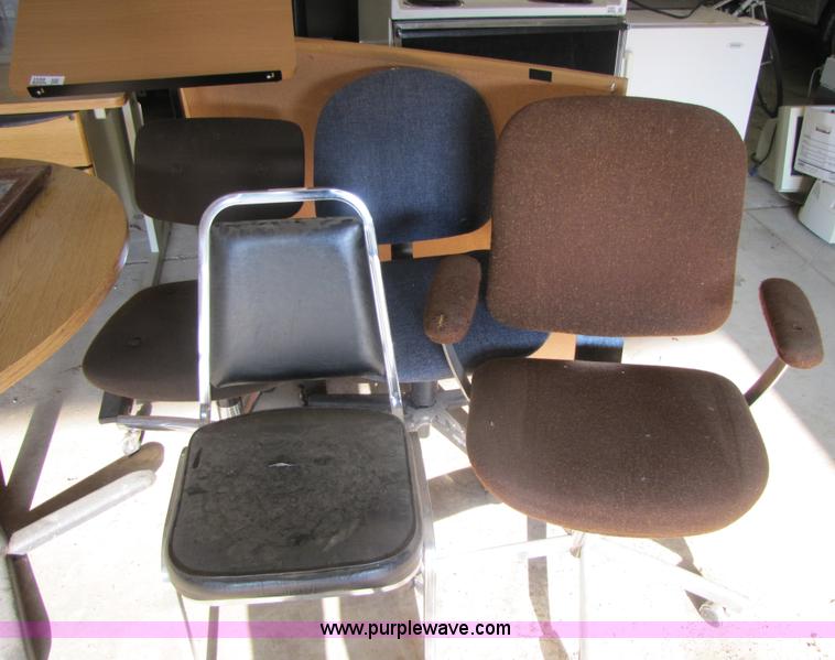 image for item 3598 Assorted office furniture