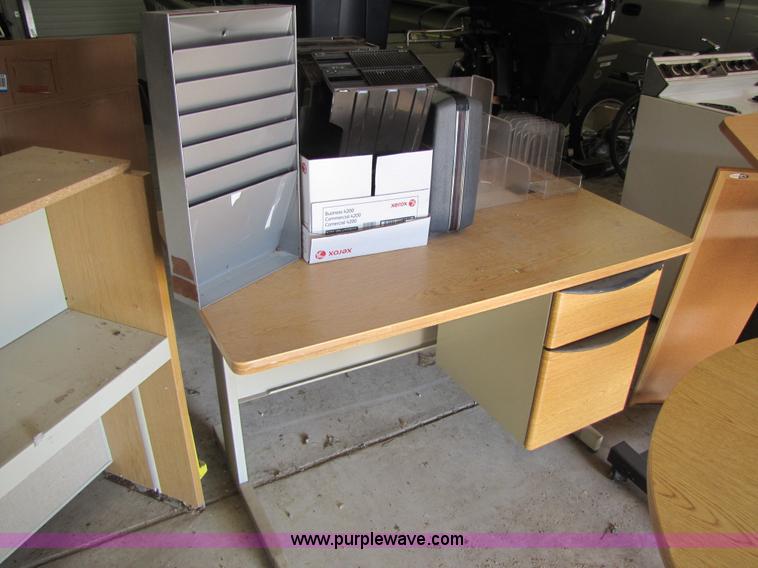 image for item 3598 Assorted office furniture