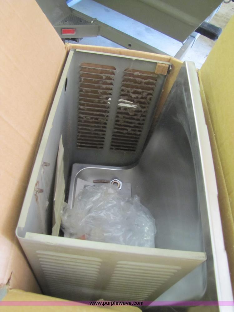 image for item 3608 Water fountain