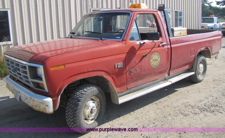 image for item 3609 1986 Ford F150 pickup truck