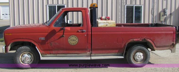 image for item 3609 1986 Ford F150 pickup truck