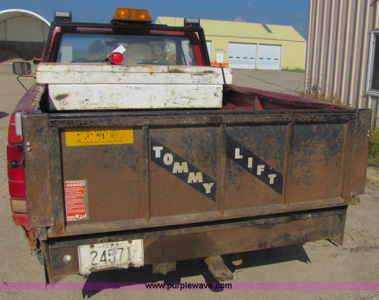 image for item 3609 1986 Ford F150 pickup truck