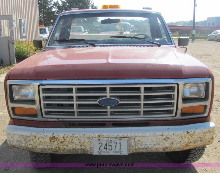 image for item 3609 1986 Ford F150 pickup truck