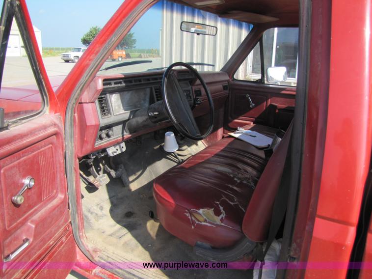 image for item 3609 1986 Ford F150 pickup truck